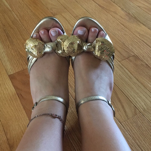 Carlos Santana gold bow heels - Picture 3 of 5